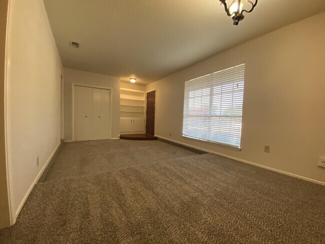 Building Photo - 116 Lakeway Dr