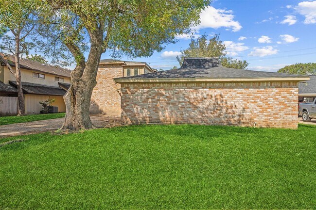 Building Photo - 10806 Bob White Dr