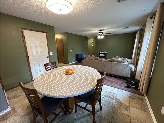 Foto del edificio - 279 Township Dr