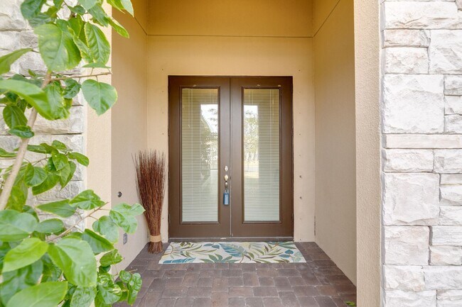 Foto del edificio - Luxury Living At An Affordable Price