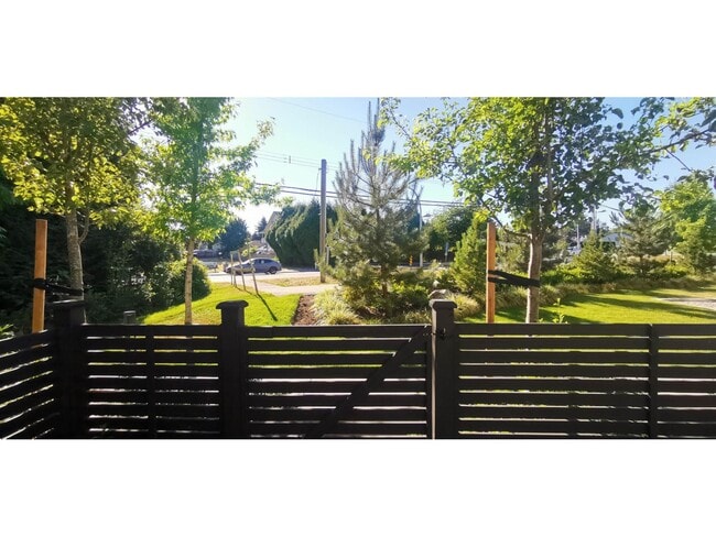 Building Photo - 16828 Boxwood Dr