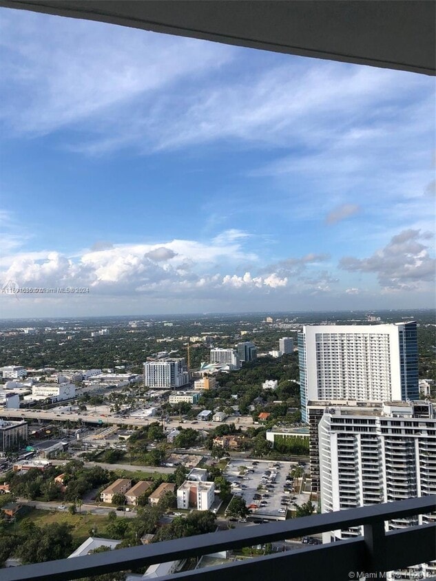 Photo - 650 NE 32nd St (Miami, FL)