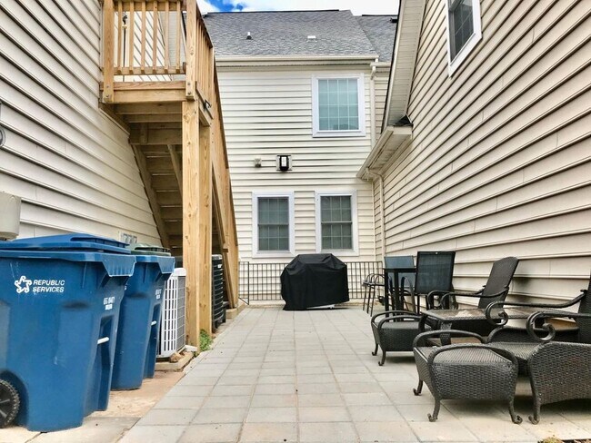 Building Photo - 41820 Bristow Manor Dr
