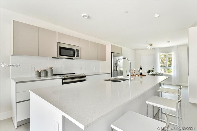 Building Photo - 2555 NE 193rd St