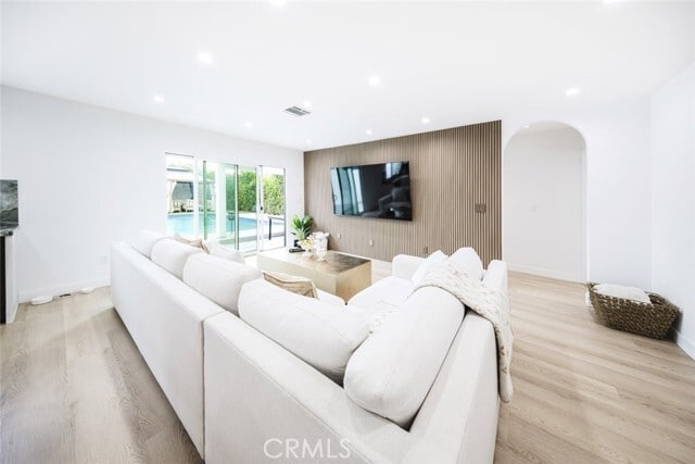 Foto del edificio - 7306 Farmdale Ave