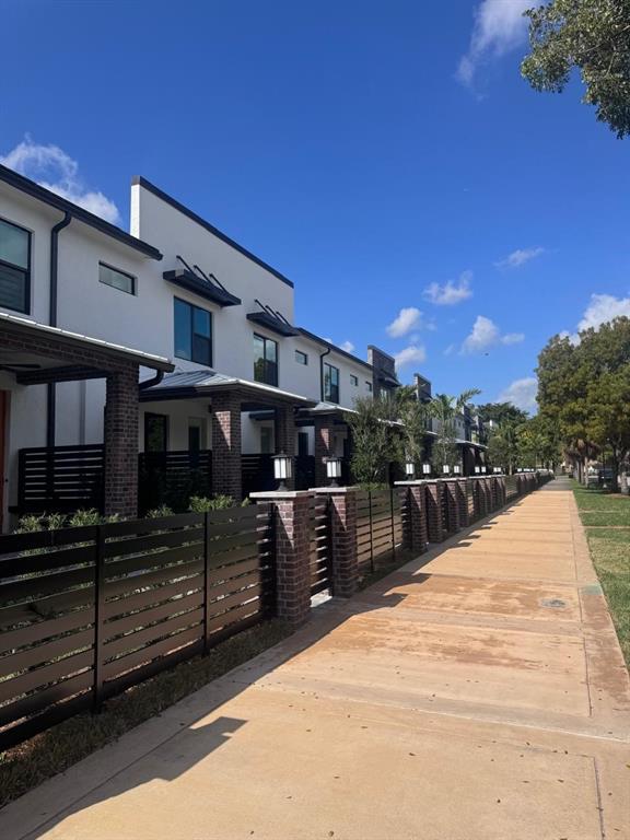 Foto del edificio - 750 NW 82nd Ter