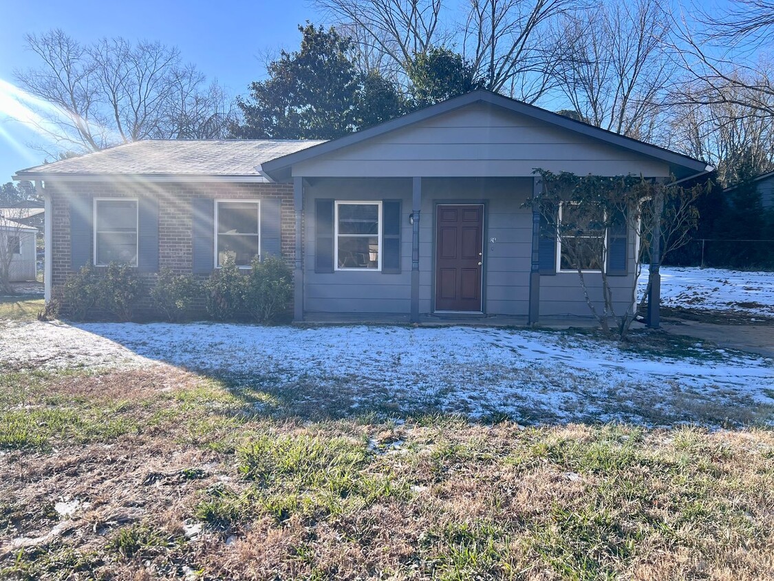 Primary Photo - 3 Bedroom/ 1.5 Bath with large fenced in y...