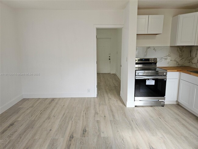 Foto del edificio - 118 NW 8th Ave