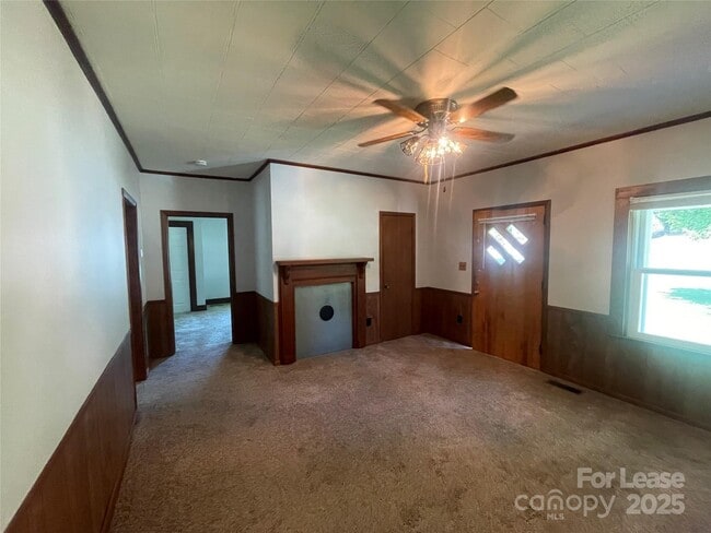Building Photo - 4537 Burton Ln