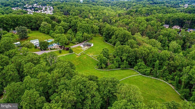 Foto del edificio - 607 E Wheel Rd