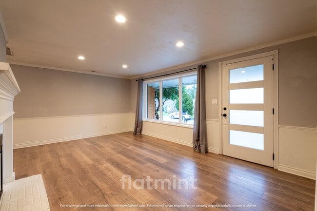 Building Photo - 16111 Stone Ave N