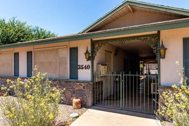 Foto del edificio - 3540 E Montecito Ave