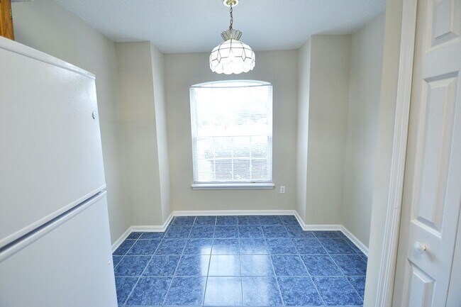 Building Photo - 12237 Sutton Estates Dr