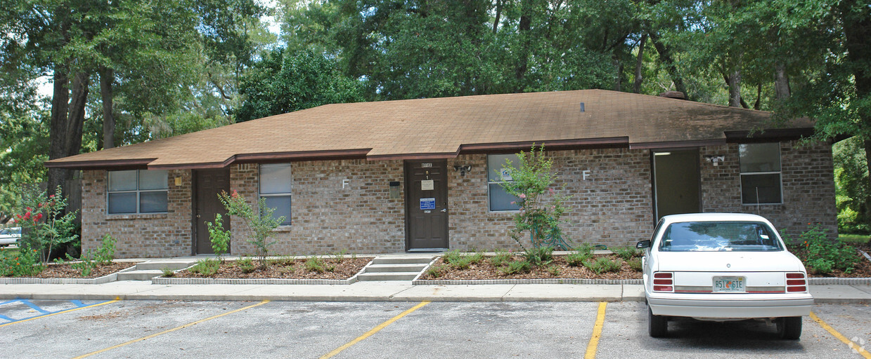 Primary Photo - Hammock Oaks Apartments