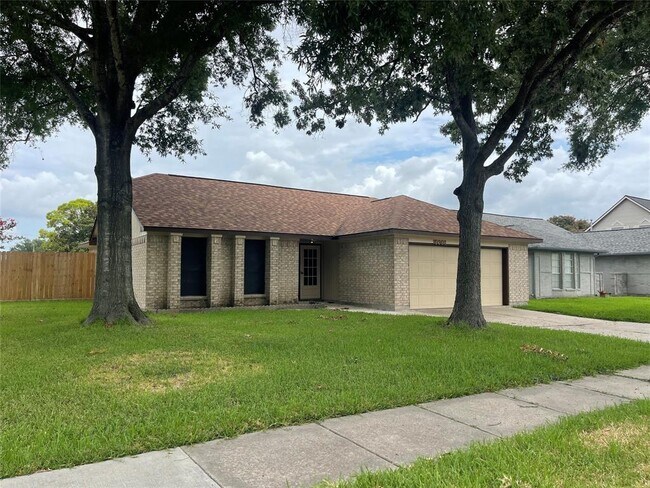 Foto del edificio - 10901 W Dogwood Dr