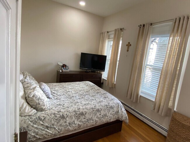 Foto del edificio - South Boston 2 Bed – W/D in Unit – Private Deck – Pet Friendly – 9/1