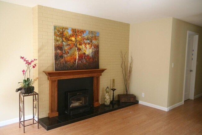 Foto del edificio - 2337 Minor Ave E