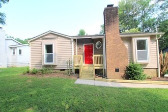 Building Photo - 3032 Chenango Dr