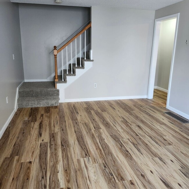 Building Photo - 6A Pine Grove Ave