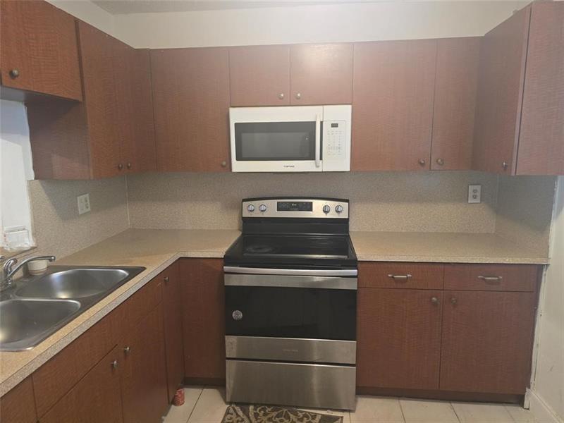 Foto del edificio - 2800 Somerset Dr