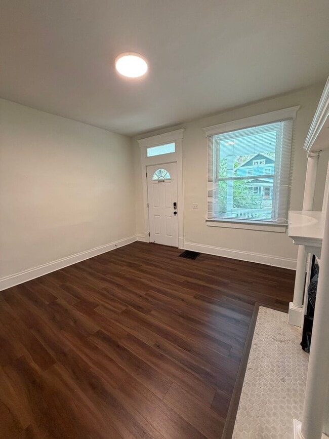 Foto del edificio - Spacious 3 Bed | 1.5 Bath – Prime Clintonv...