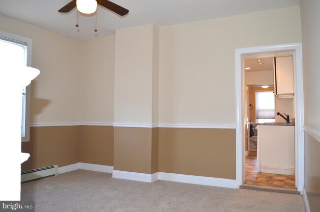 Building Photo - 623 Cherry St