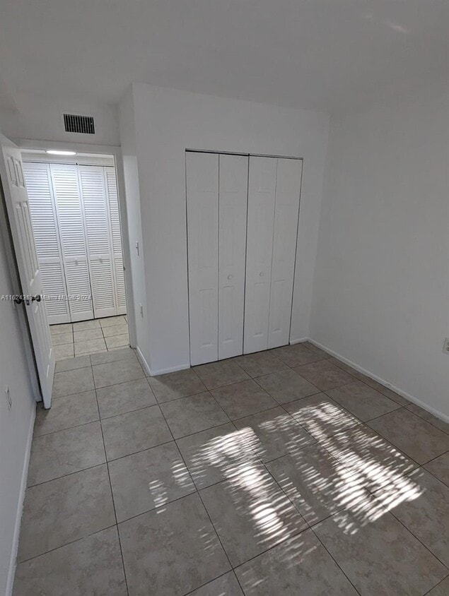 Building Photo - 1129 Lake Victoria Dr