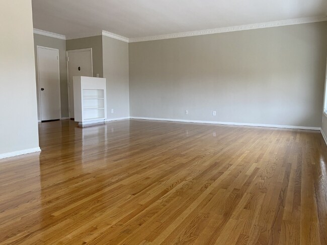 Building Photo - 4700 Los Feliz Blvd