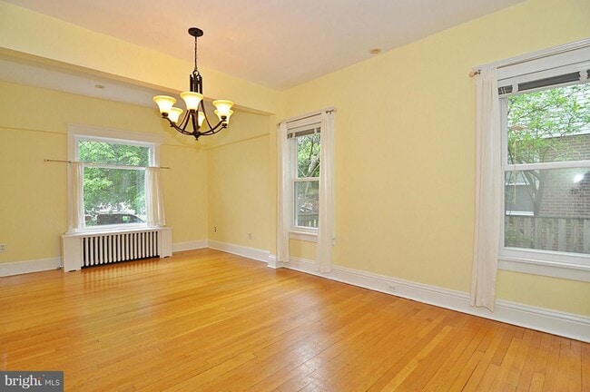 Building Photo - 614 23rd St S