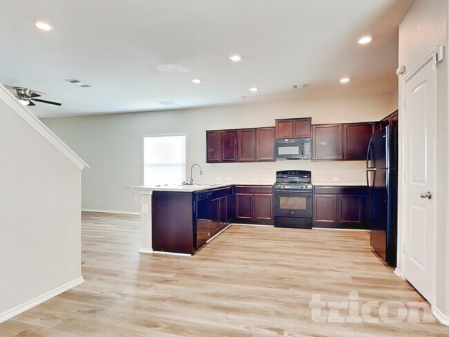 Foto del edificio - 8406 Chalk Hill Cove