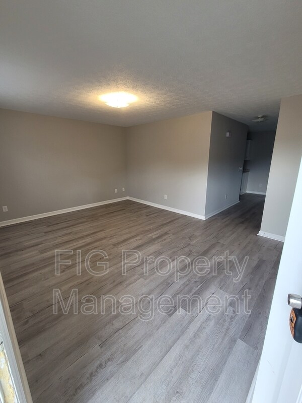 Foto del edificio - 1631 E Main St