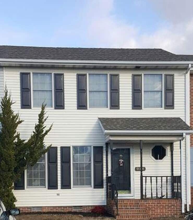 Primary Photo - 914 Beaglin Park Dr