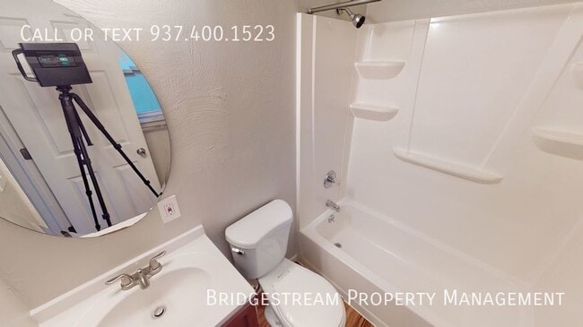 Building Photo - Ranch level 1 bedroom, 1 bath unit in East...