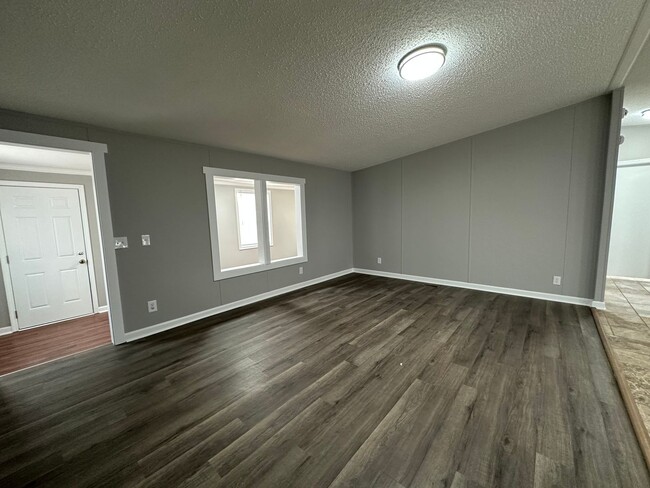 Foto del edificio - Country Living 3 Bedroom, 2 Bath Home in S...