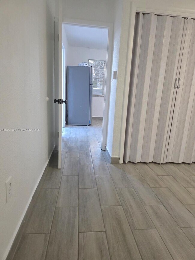 Foto del edificio - 359 W 12th St