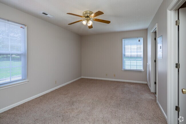 1BR, 1BA - 600SF - Bedroom - Whispering Hills