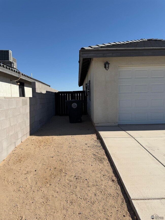 Foto del edificio - 4792 E Udall Ln