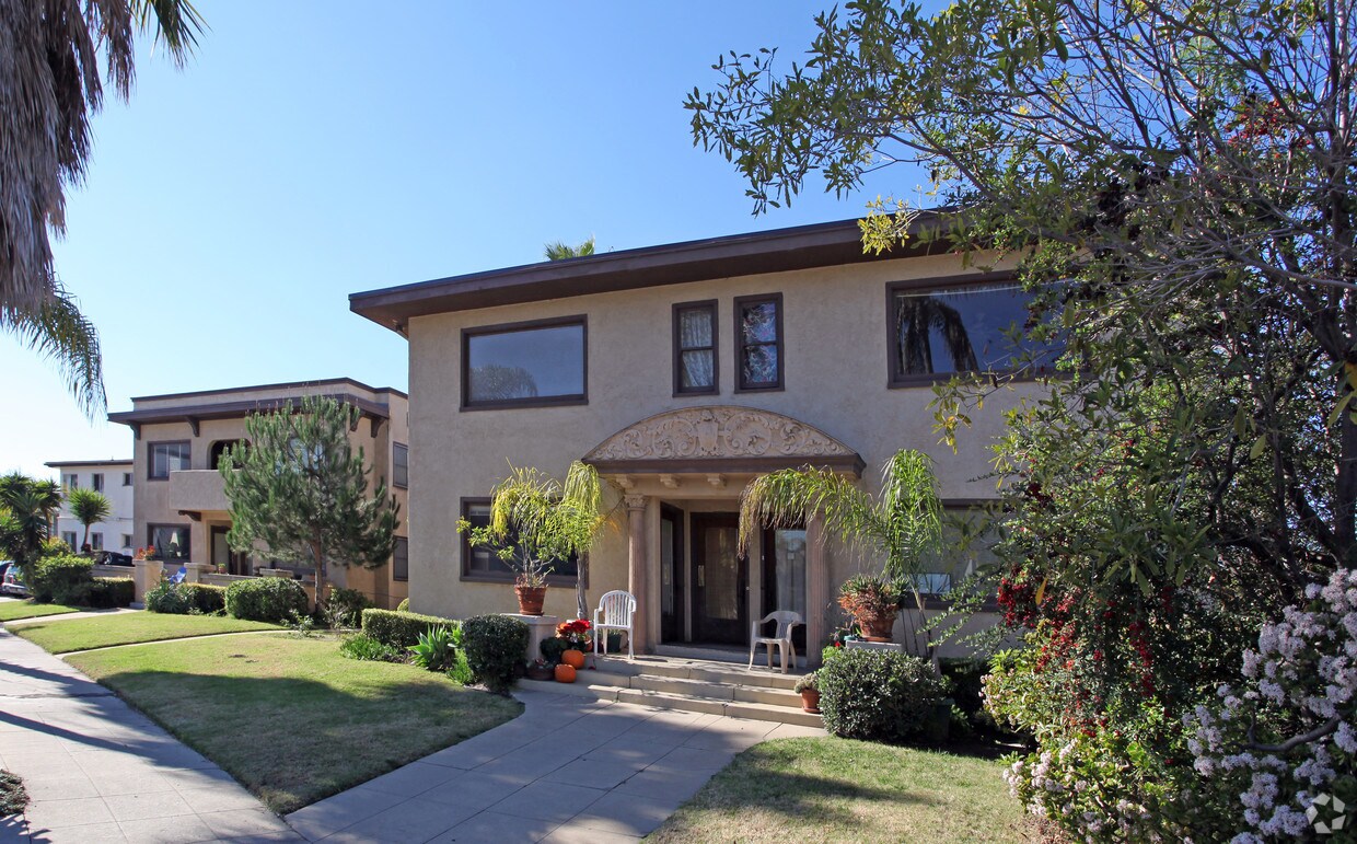 Foto del edificio - 3682-3696 Park Blvd