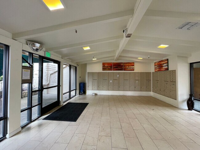 Foto del edificio - Beautiful 2 Bedroom , 2 Bedroom Bath Unit