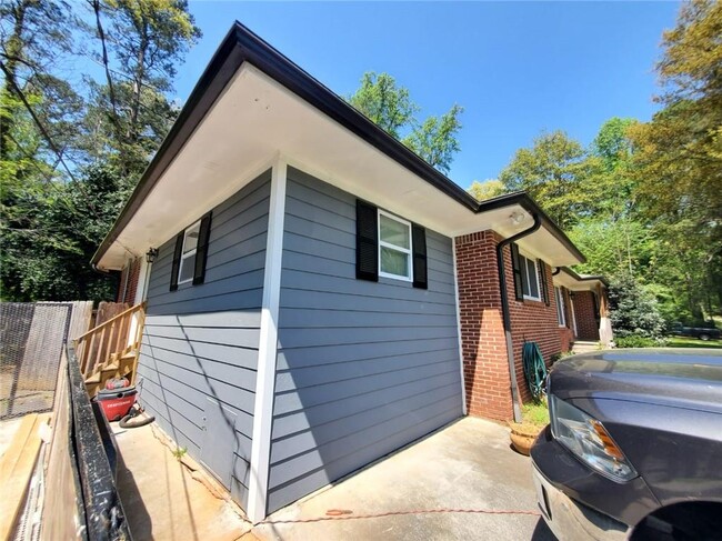 Building Photo - 448 Susan Creek Dr