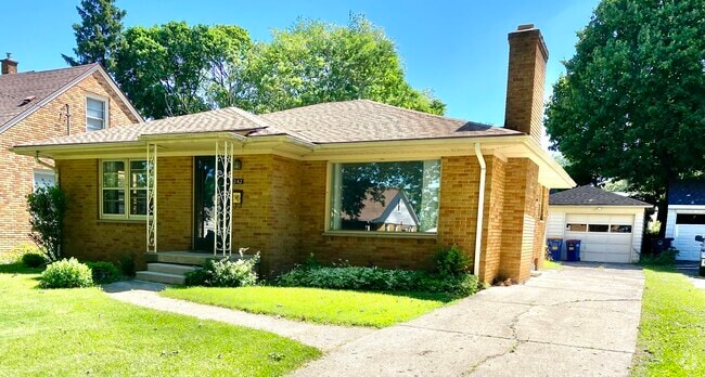 242 Holmdene Blvd NE