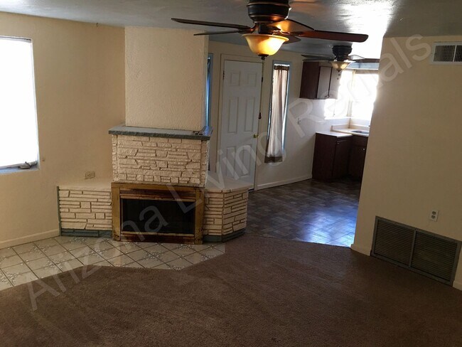 Foto del edificio - 2435 Emerson Ave