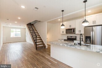 Building Photo - 2132 Berges St