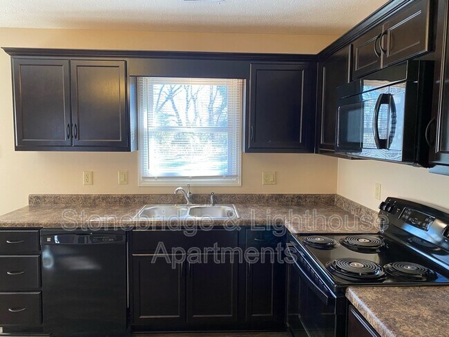Foto del edificio - 4803 Clover Park Dr