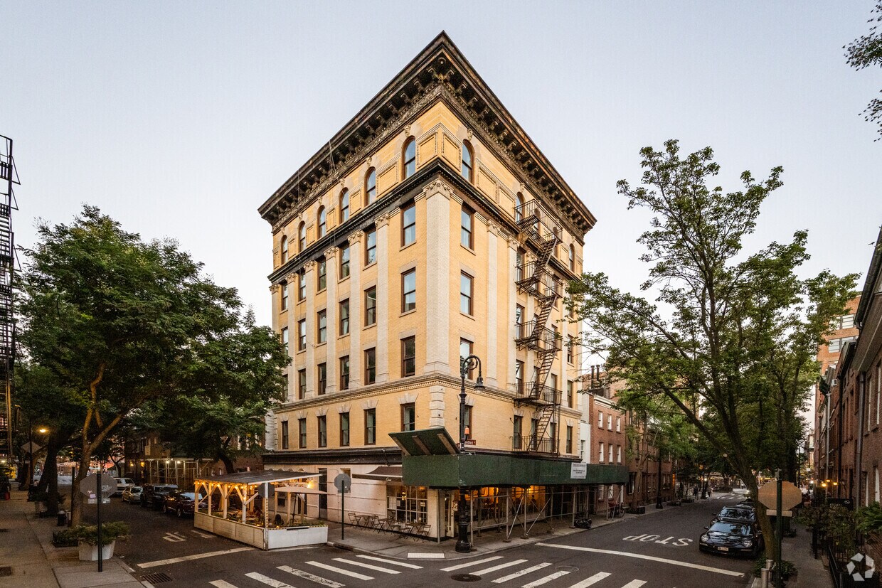 Primary Photo - 72 Bedford St