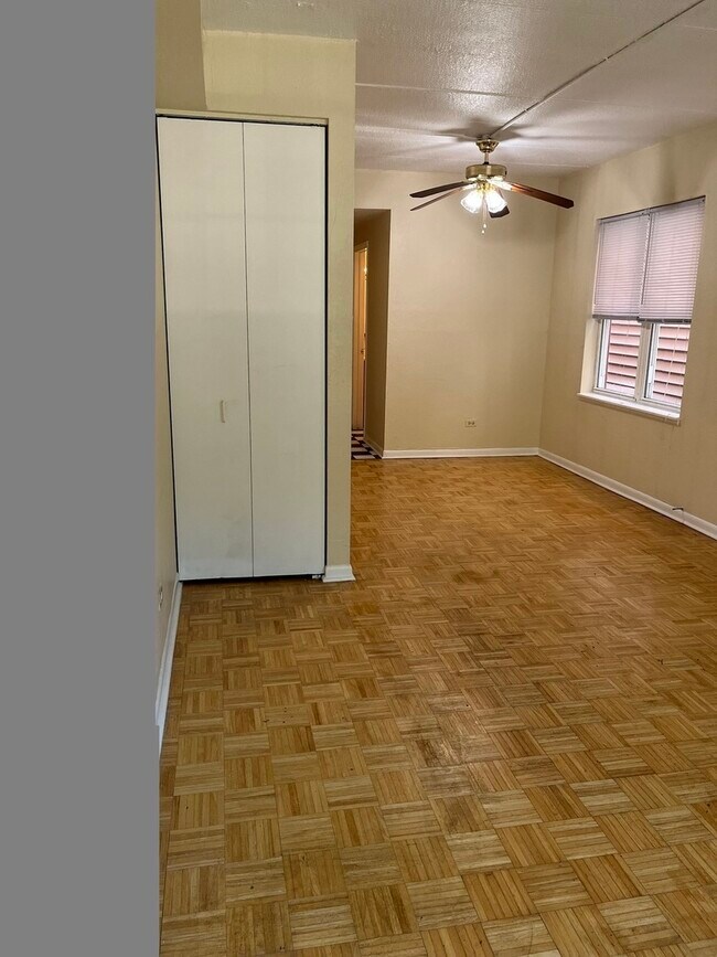 Foto del edificio - 2631 W Hirsch St
