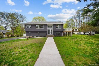 Building Photo - 10 Sandhage Dr