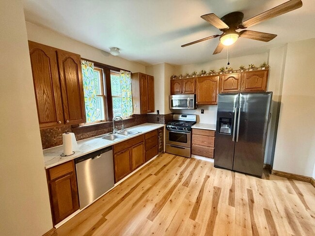 Building Photo - Charming & Updated 2-Story Home in Loveland!