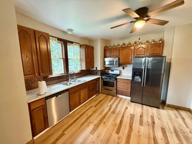 Foto del edificio - Charming & Updated 2-Story Home in Loveland!