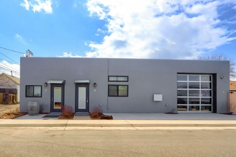 Foto principal - 3850 S Lowell Blvd